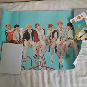 BTS - LOVE YOURSELF ANSWER VER: F - Allting ingår på bilden och skickar lite mini extra bilder☺ allting är i ganska bra skick dock så är albumet väldigt ömtålig! Allting är officiellt och klistermärkerna är oanvända! Kan samfrakta med mina andra annonser! 