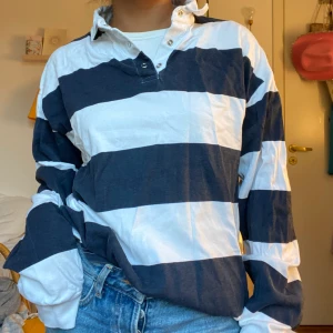 Randig tröja! - Söt randig långärmad i blå och vit!🤠🤠💕