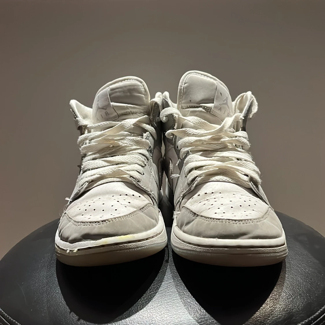 Air Jordan 1 Mid Aluminium Wolf  - 90