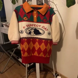 Tjocktröja - Kina and Tam.  - Jättemysig tröja från Kina & Tam<3 oanvänd och one size fits all!! Kan skicka eller mötas upp i Malmö💕