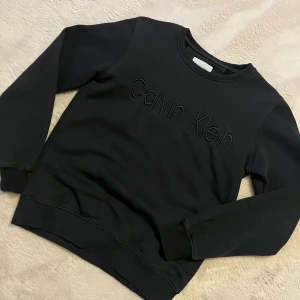 Calvin Klein tröja - Tjocktröja från Calvin Klein stl XS, som ny