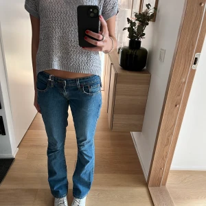 Levis Jeans  - Snygga Levis Jeans storlek 36-38. Mycket bra skick, köparen står för frakten.