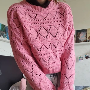 Stickad tröja från Vila, strl M - Rosa stickad tröja från Vila i stolek M. Använd bara ett fåtal gånger så i superfint skick🙏