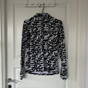 Träningströja BLACC - Storlek S 