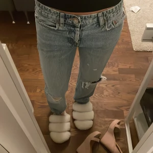 Zara jeans - Säljer denna snygga jeans som är i mid/lågmidjade. 