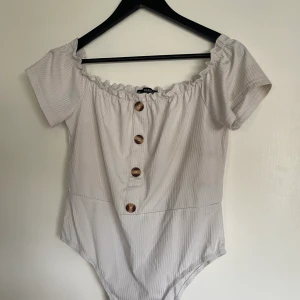 Body  - Body från Zaful Står stl XL men skulle säga att den är mer som en L Fint skick! 