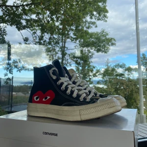 Converse CDG - Converse CDG unisex  Comes with box Men Size: 7UK 40eu Women Size: 9UK  Condition: 8/10