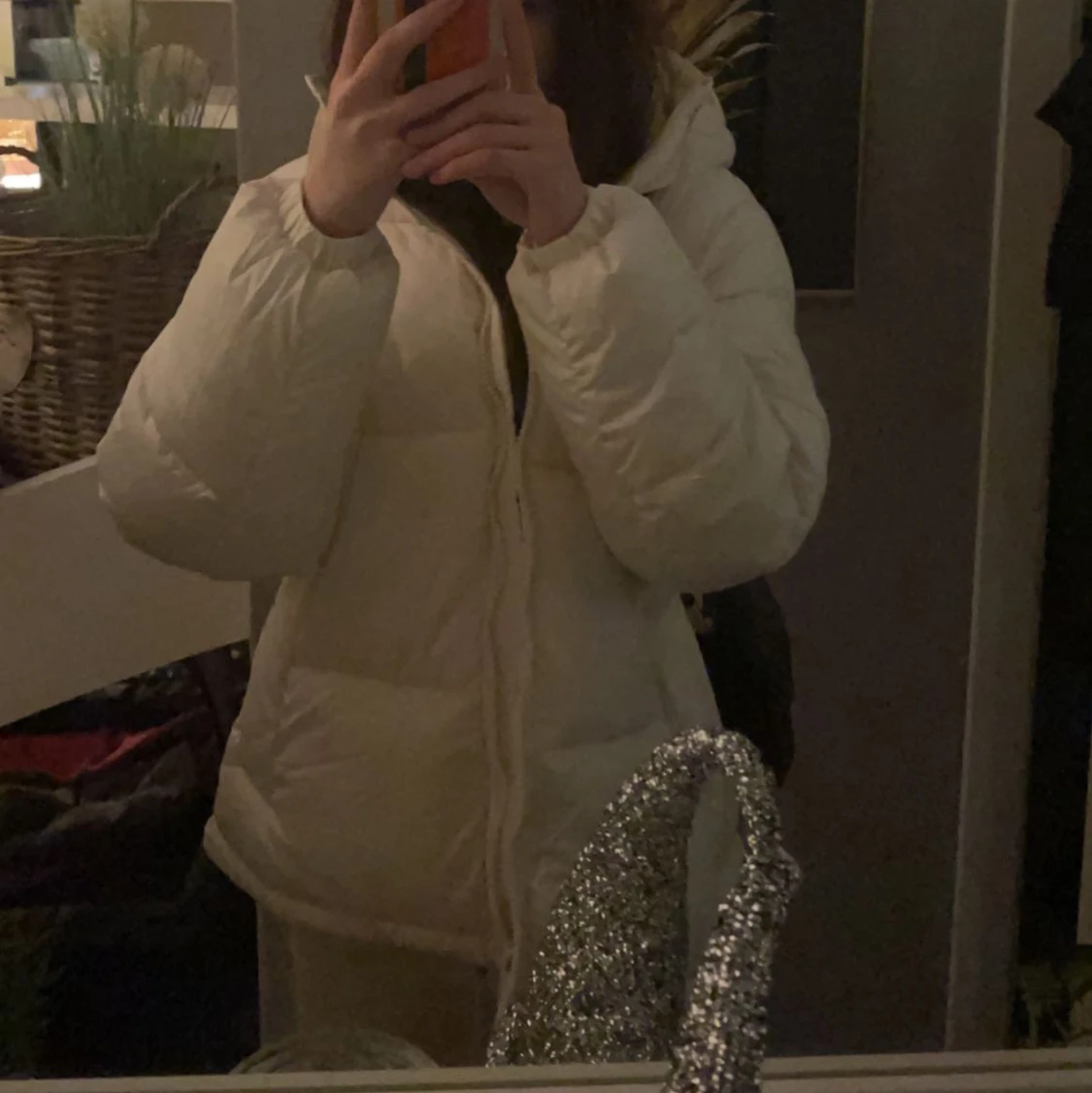 Vit hm vinterjacka i stl xs men är lite oversized.