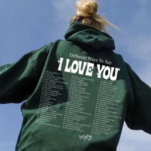 Hoodie - Säljer den här gröna hoodien som jag köpte ifrån plick. Den var använd i början när jag köpte den men inte använt den på senaste tiden så nu säljer jag den vidare. Materialet är lite tunt men väldigt skön. Bilderna är lånade, ni kan fråga om andra😊