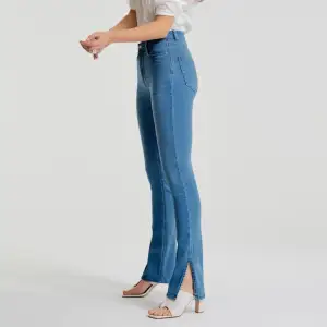 Blå jeans i storlek S från gina💙