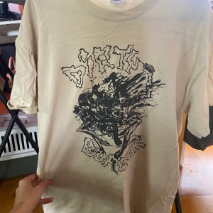 Dirty Burger t-shirt - Dirty Burger-merch i nyskick