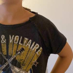 En Zadig & Voltaire T-shirt , använd Max tre gånger ❤️