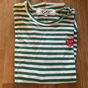 Comme des garcons - Använd 2 gånger  Nypris 1300kr Köparen står för frakten.
