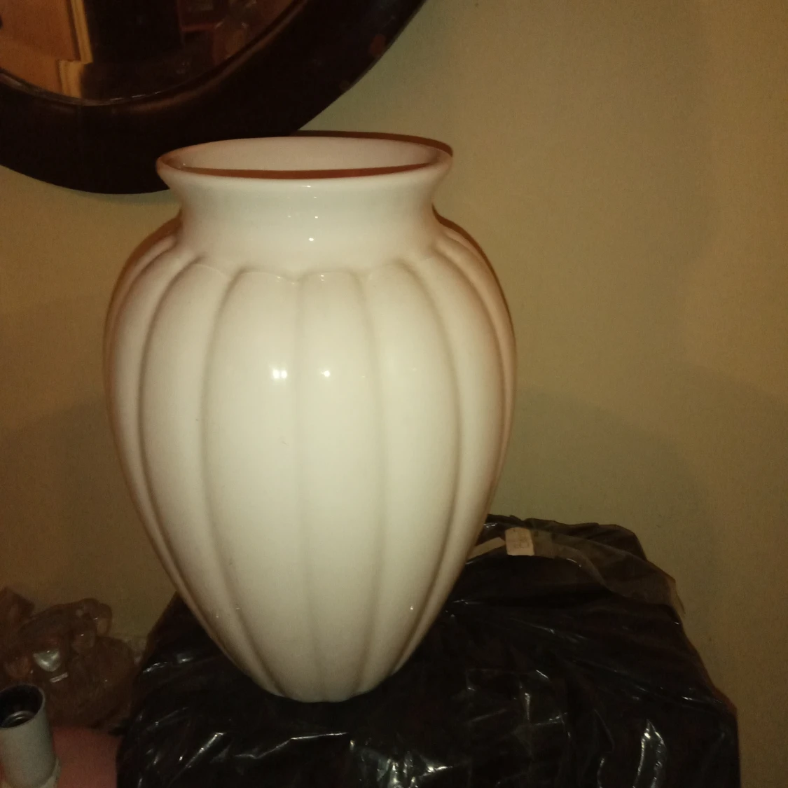Stor oval vas vit porslin . - 91
