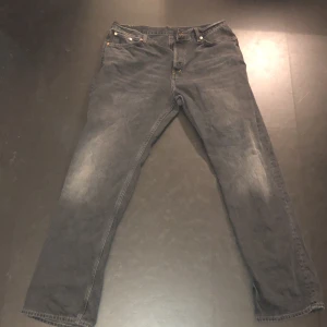 Weekday jeans - Svarta weekday space relaxed straight. Aldelles nyköpta och i bästa bästa skicket!