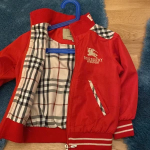 Jacka - Super snygg munk jacka till barn