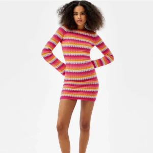 Slutsåld Bershka klänning - Säljer denna superfina klänning. Använd två gånger så den är i princip som ny 🥰