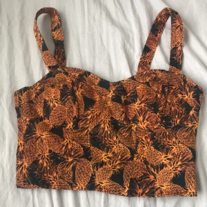 Svart Ananas topp från BIKBOK - Storlek XS 