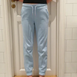 Mjukisbyxor med tryck på rumban!  - Jättefina byxor som jag säljer efter att de blivit för korta😭💕