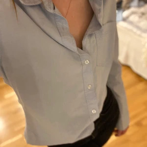 Skjorta - Blå skjorta i superbra skick