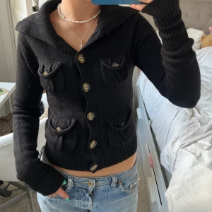 Kofta!!! - Säljer denna så finna kofta/topp med så söta fickor💗