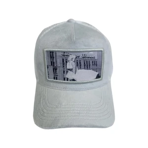 MAGGIORE Keps  - Säljer denna kepsen från velvet keps, köpt i somras och använd 1 gång. Nytt skick och ordinarie pris 550 kr. 