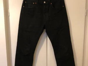Levis 501 jeans - Svarta snygga Levis i väldigt bra skick!  Modell: 501 Storlek: W31 L30