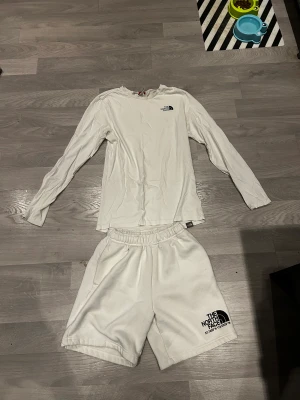 The north face set - Ett snyggt the north face set till sommaren! Strl xs