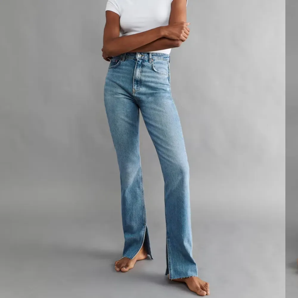 Nya jeans med prislappen kvar från Gina Tricot. Nypris är 499kr. Slutsålda idag. . Jeans & Byxor.