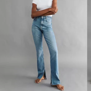 Jeans - Nya jeans med prislappen kvar från Gina Tricot. Nypris är 499kr. Slutsålda idag. 