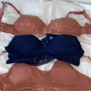 Bh och bralettes  - Bh-ar och brallettes i olika färger storlek märke pris och skick! Hör av er vid intresse och få mer information!❤️
