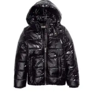 Intressekoll på min snygga svarta jacka som jag köpt på zara förra vintern för 700 kr. 💘
