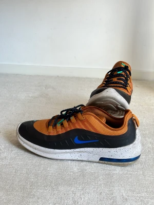 Nike sneakers  - Sparsamt använda Nike sneakers i strl 45. Cond. 7/10