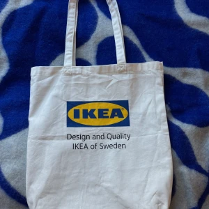 IKEA kasse - Cool ikea kasse köpt på ikea utomlands och går inte att köpa i sverige, helt oanvänd ✨ köpare står för frakt