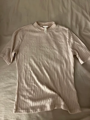 Söt tröja  - Söt tröja med halvpolo. 