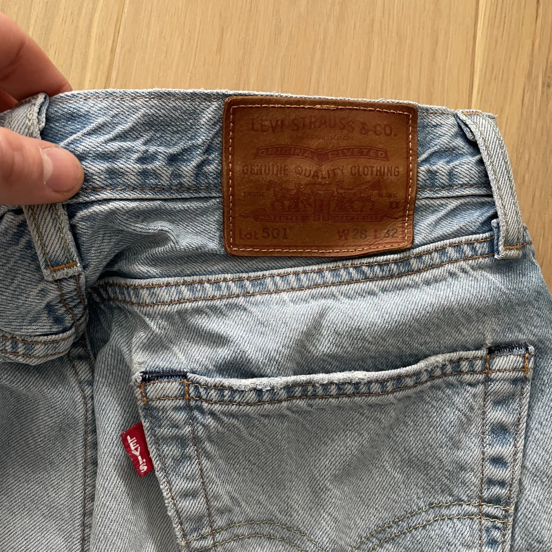 Levis 501 W28 L32 - 91