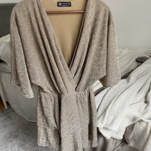 Klänning - Storlek M, fraktar för 66kr💕