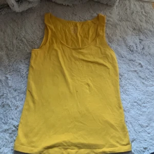 Linné oanvänt  - Gult linne oanvänt 