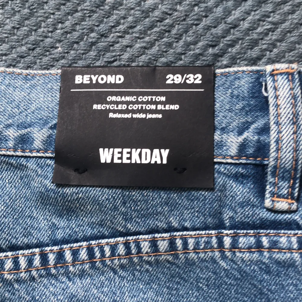 Aldrig använda från weekday, lappen där bak sitter fortfarande på. Mått på tredje bilden. 29/32 Nypris 500 kr. Jeans & Byxor.