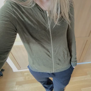 Marie sixtine kofta - Kofta från Marie sixtine som liknar lite materialet till intimissimism populära tröjor!! Super skön och najs färg 🥰🥰