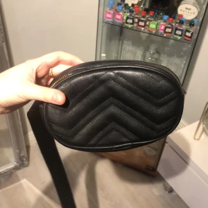 Mag väska  - Köptes för 1 år sen men har endast använts en gång minns inte vad jag köpte den för därav priset 