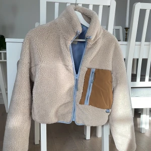 Vårjacka - Pull & Bear - I princip oanvänd vårjacka. 