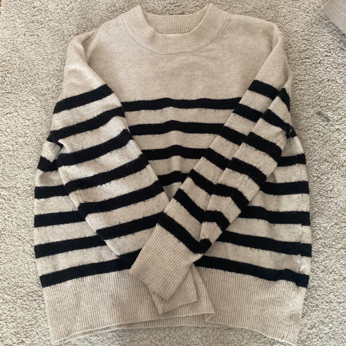 randig stickad tröja đ«¶