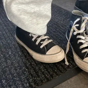 skit snygga converse skor från JD jag använder inte dom längre😜förlåt för att jag flasha mina fötter