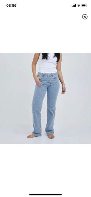 Raka låga jeans från bikbok. Nyköpta. ANDRA BILDEN LÅNAD. Nypris 699. Pris kan diskuteras