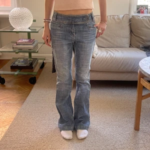 Low waist jeans  - Säljer dessa super snygga low waist Jens😇😇