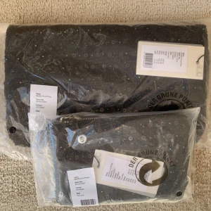 Becksøndergaard väskor  - 💕Stora väskan är såld!!💕 Säljer mina två helt oanvända och oöppnade väskor från Becksøndergaard. Ena heter Nevilla Lura Purse för 419kr och Nevilla Pardi bag för 549kr. Köp båda för 400kr. Endast lilla väskan 200kr och endast stora för 300kr. 