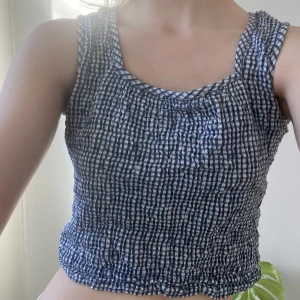 Vintage somrig topp - Så himla fin vintage topp! Väldigt vårig/somrig🌸 frakt tillkommer