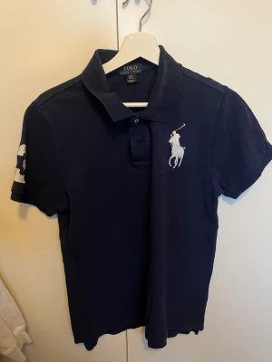 Ralph Lauren Piké tröja - En ralph lauren piké tröja i storlek XL