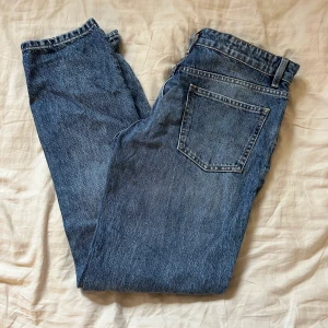 Midwaist zara jeans - Midwaist zara jeans, knappt använda 💞Pris är inklusive frakt. Storlek 40 men passar 36/38.